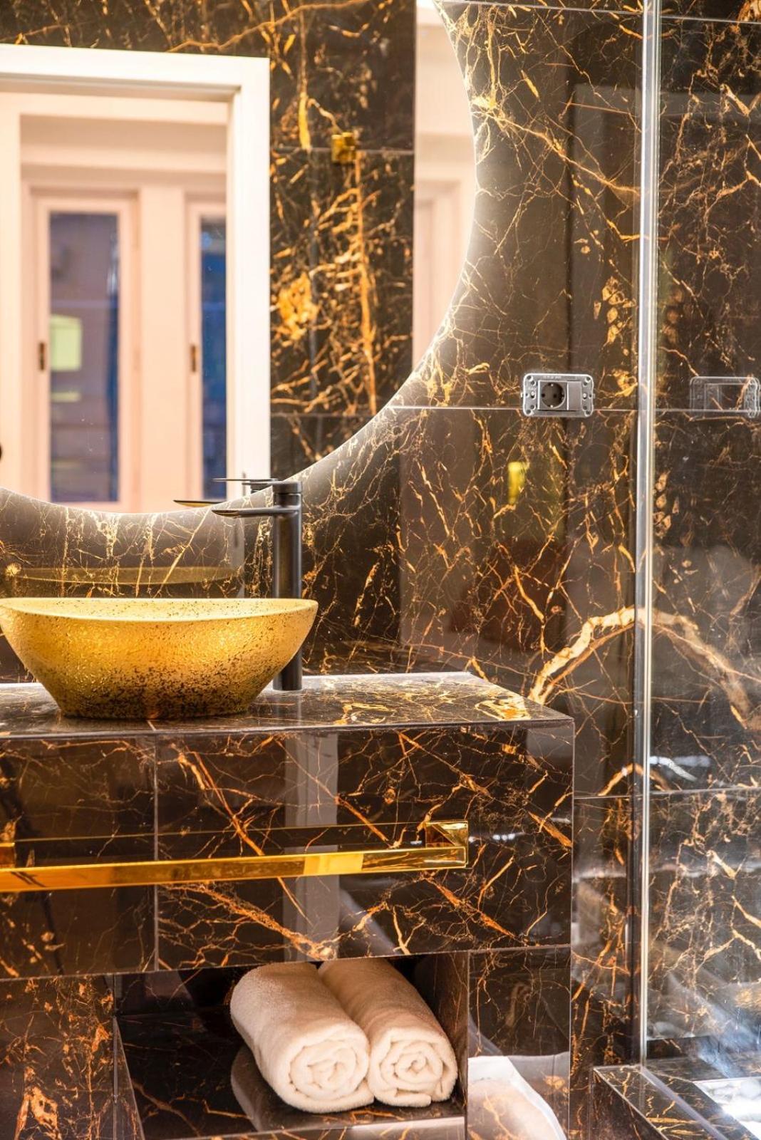 Appartement Vip Jacuzzi Luxury à Budapest Extérieur photo